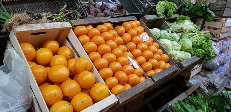 Brecha de precios: el consumidor pagó 3,1 veces más de lo que cobró el productor