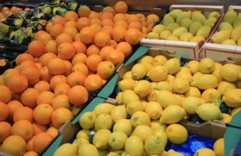 En abril, los consumidores pagaron 3,9 veces más de lo que cobraron los productores