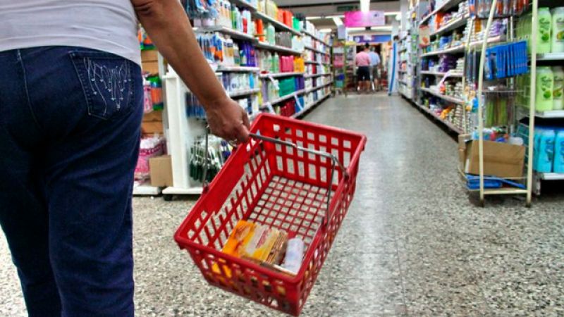 Las ventas en supermercados cayeron 1,5% en junio, aunque crecieron las operaciones online.-