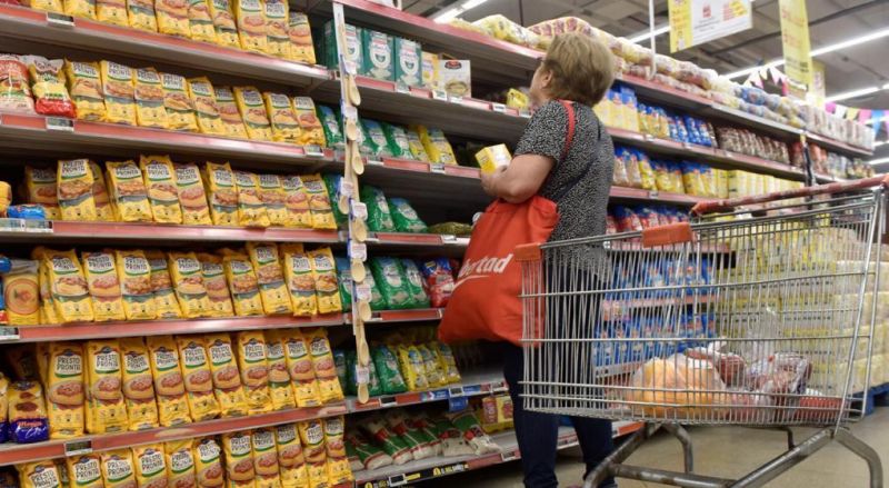 Las ventas en supermercados retrocedieron 0,6% en mayo