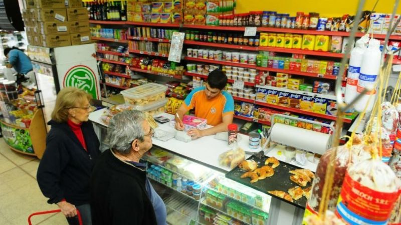 El Gobierno lanzó la Canasta de Precios Justos Barriales que estará disponible en almacenes y autoservicios
