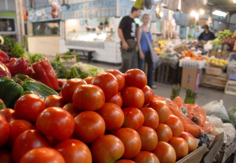 En diciembre, un consumidor pagó por sus alimentos 5,8 veces más de lo que cobró un productor agropecuario