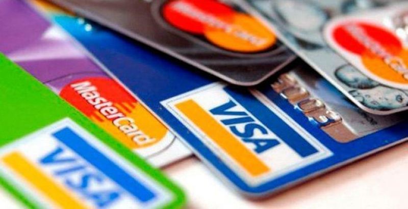 El consumo con tarjetas de crédito se desacelera por menor oferta de cuotas