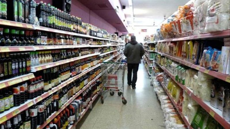 Advierten que el consumo masivo acumuló una caída de 2,1% en 2021