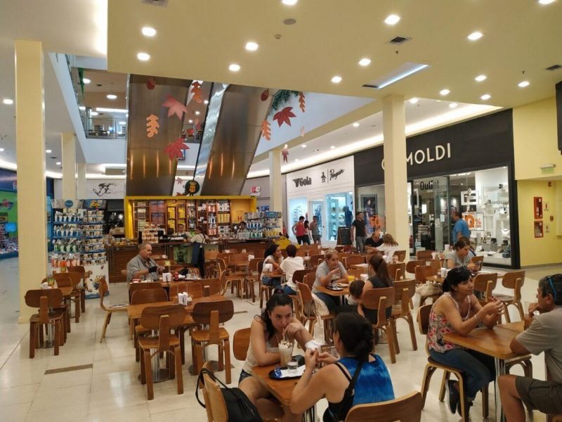 En mayo, las ventas en los supermercados cayeron 2,5% y en los shoppings 1,6%